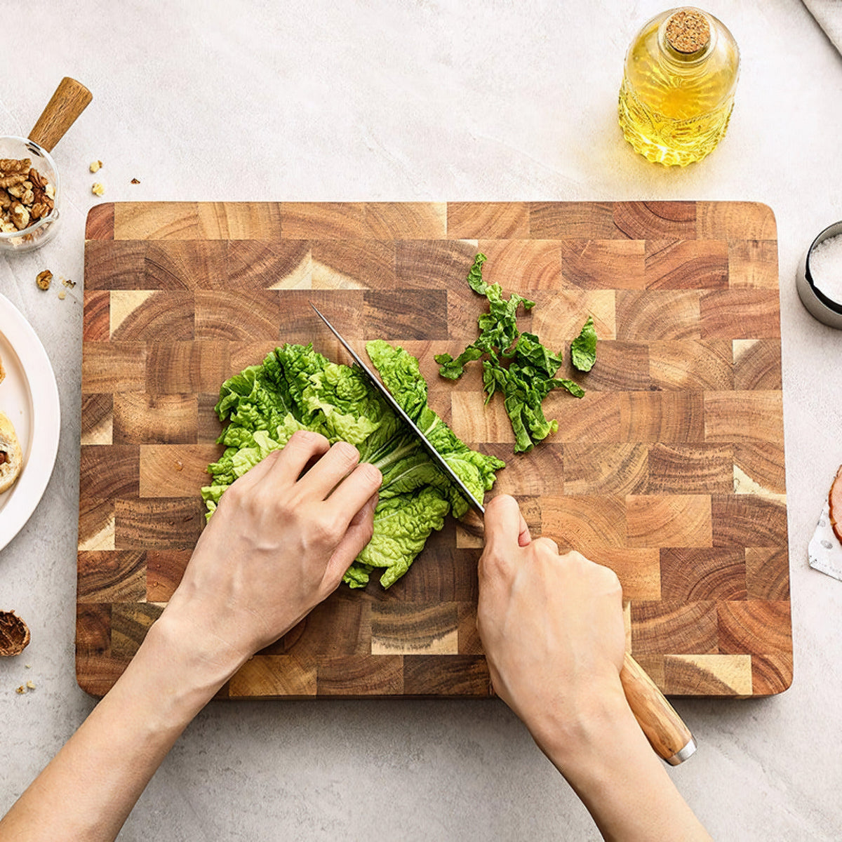 Acacia Wood Cutting Board – Solid, Knife-Friendly with Grip 2