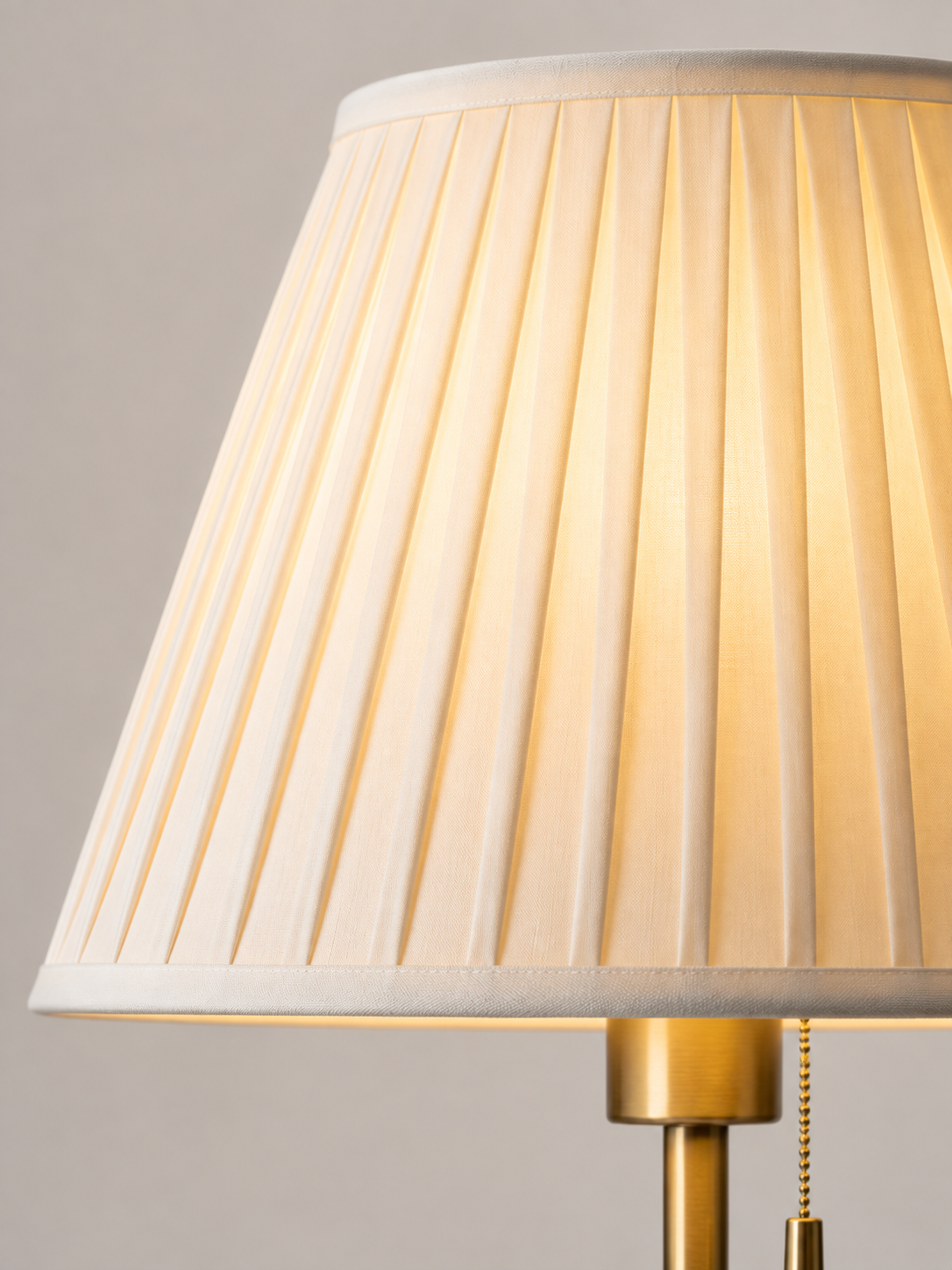 Elegant Customizable Lamp with Mint Green Accents